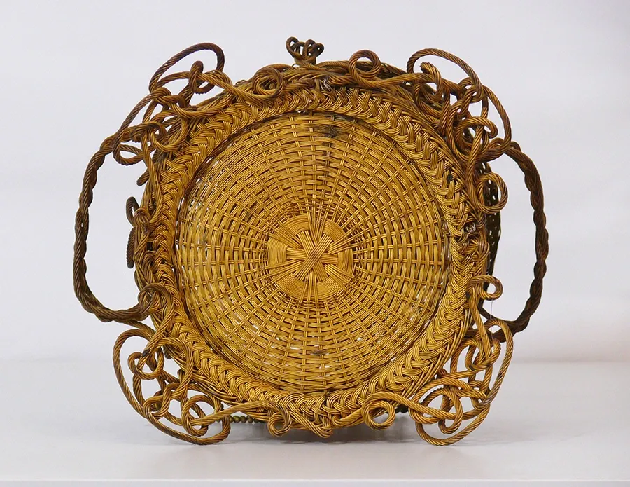 Cestino in metallo dorato con placca di Sevres 4.webp