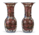Coppia di vasi giapponesi a smalti policromi
