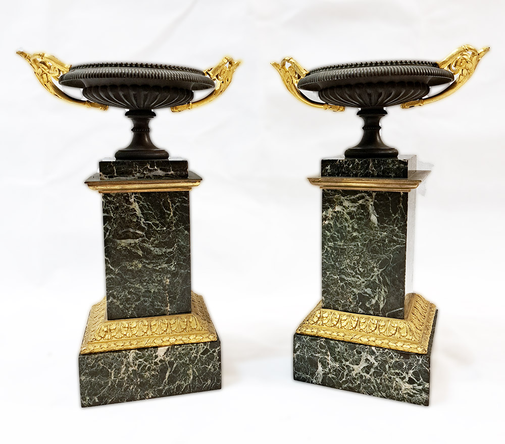 Coppe in bronzo dorato e brunito con base in marmo