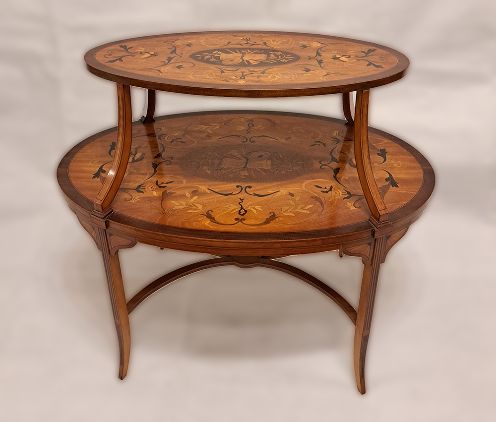 Tavolino a doppio piano in legni di frutto