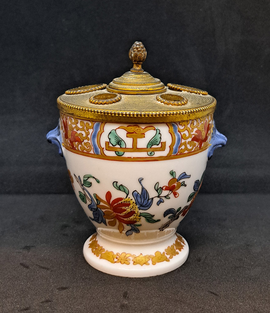 [CA1293] Piccolo calamaio in bronzo e porcellana