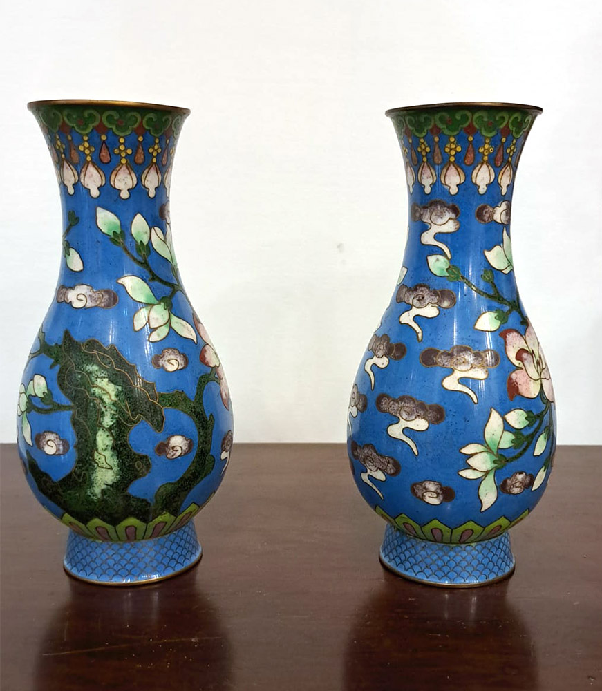 Coppia di vasetti a fondo blu