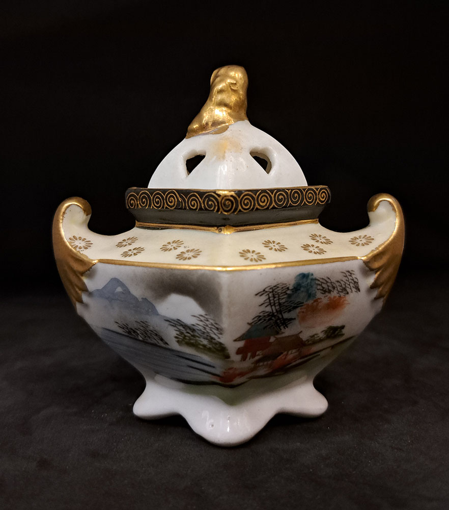 Piccolo bruciaprofumi in porcellana