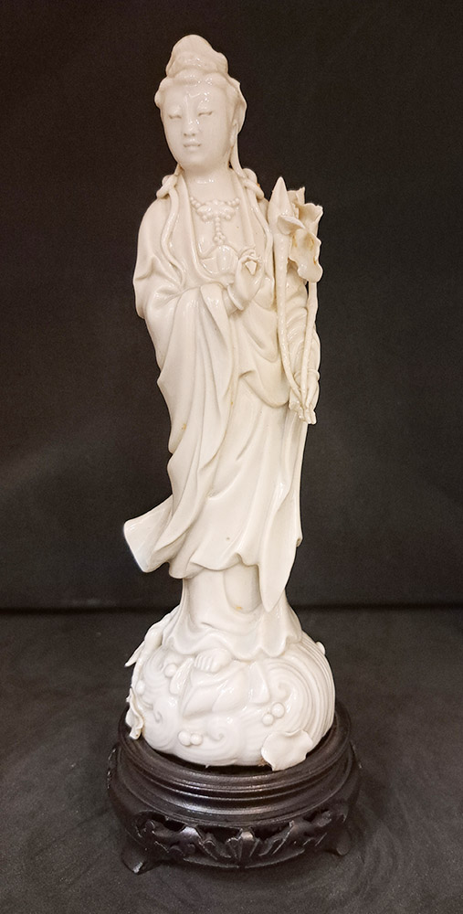 [CA/1465] Sculturina di dama in porcellana bianca di Dehua