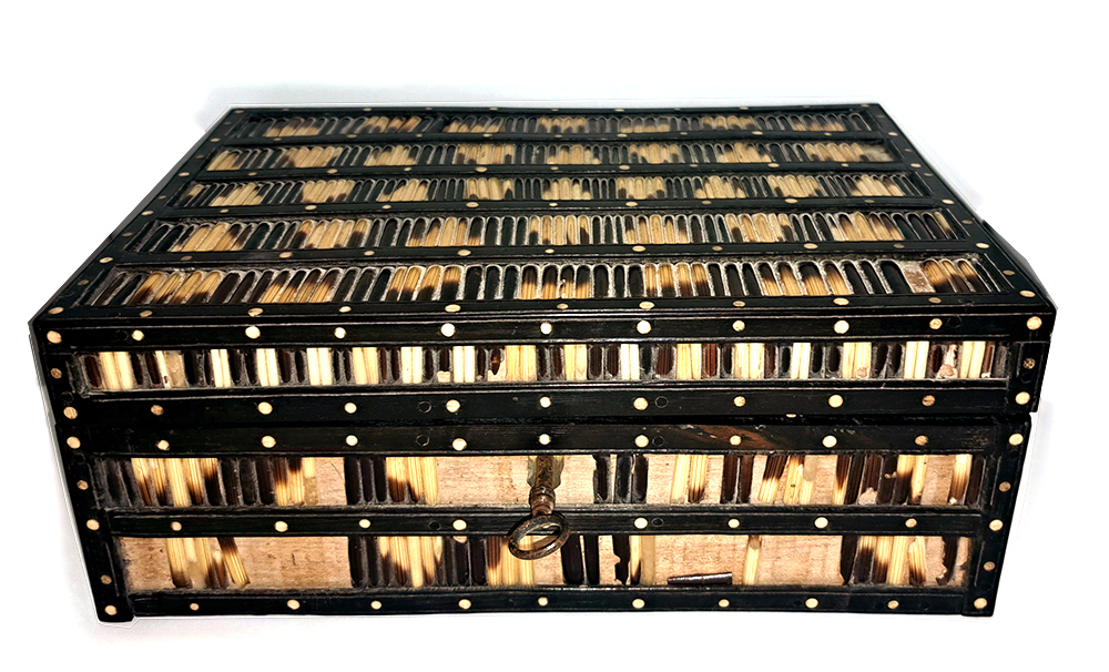 Scatola coloniale in osso