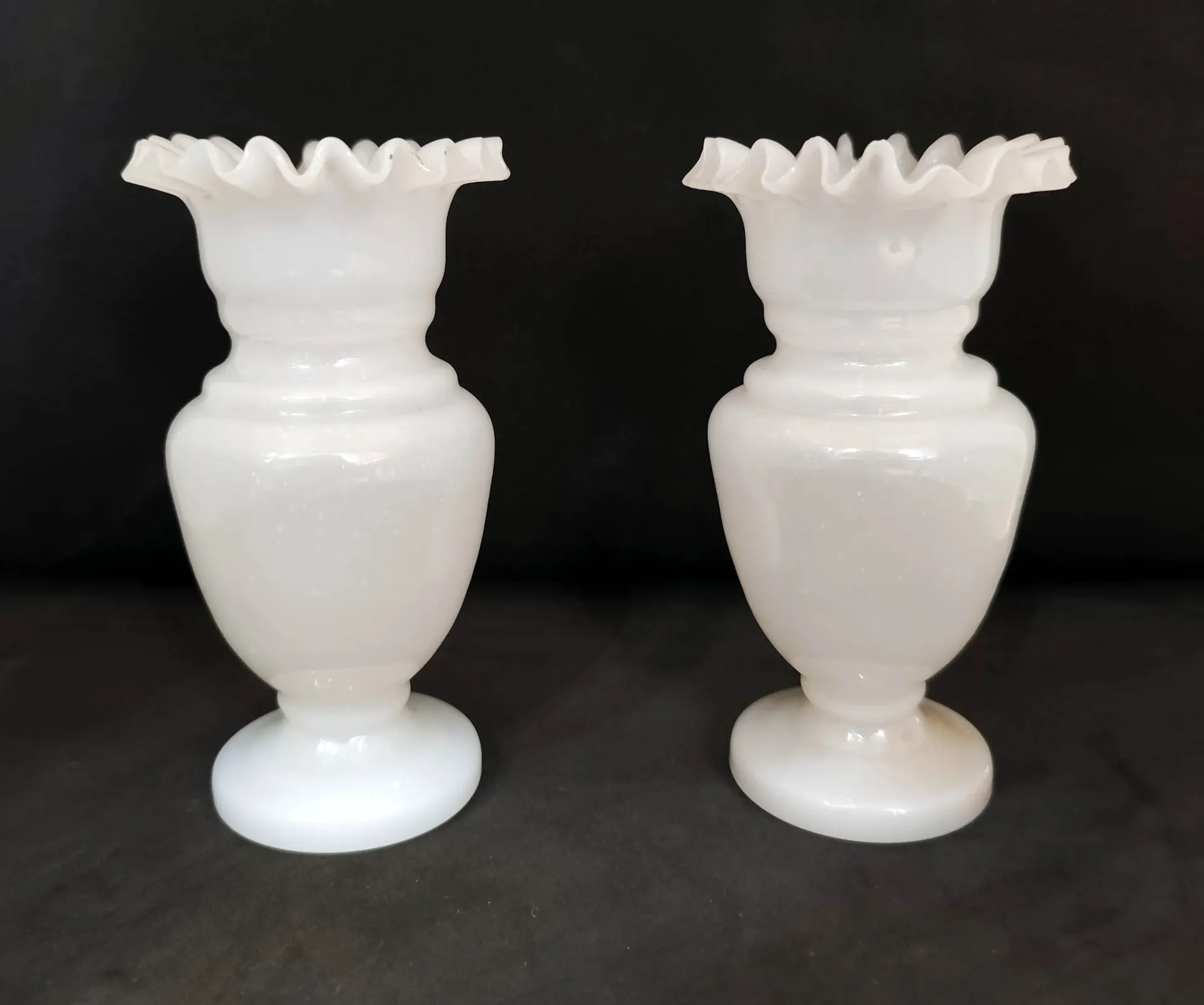 [CA1538] Coppia di vasetti ad opalina