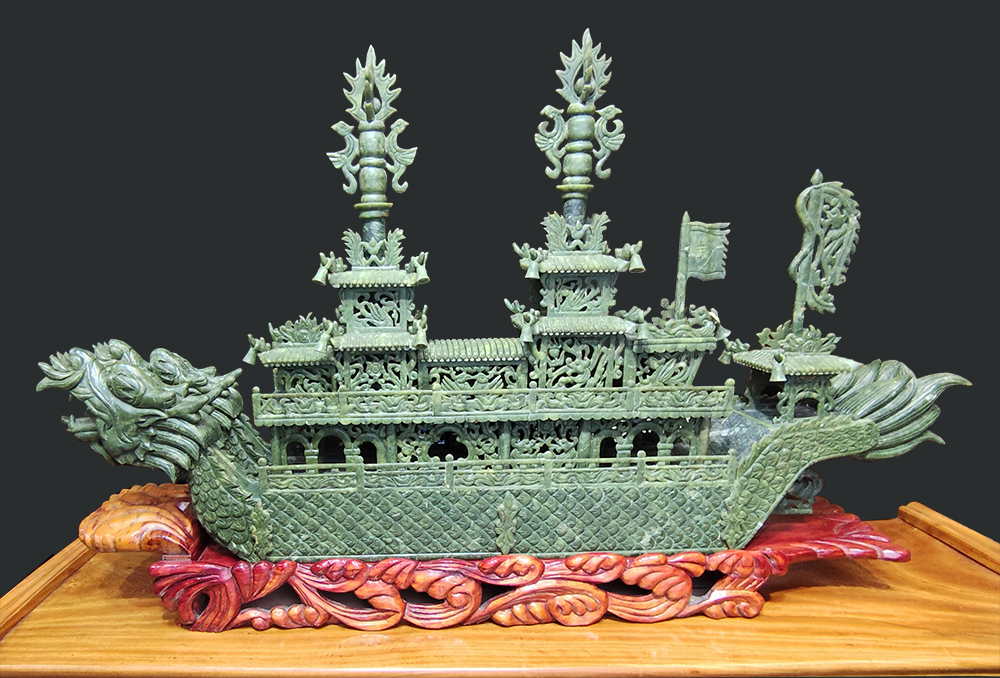 [Z1761] Grande "Dragon Boat" in giada spinacio