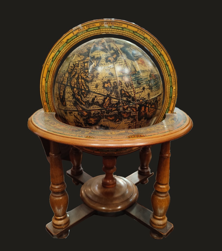 Mappamondo in legno