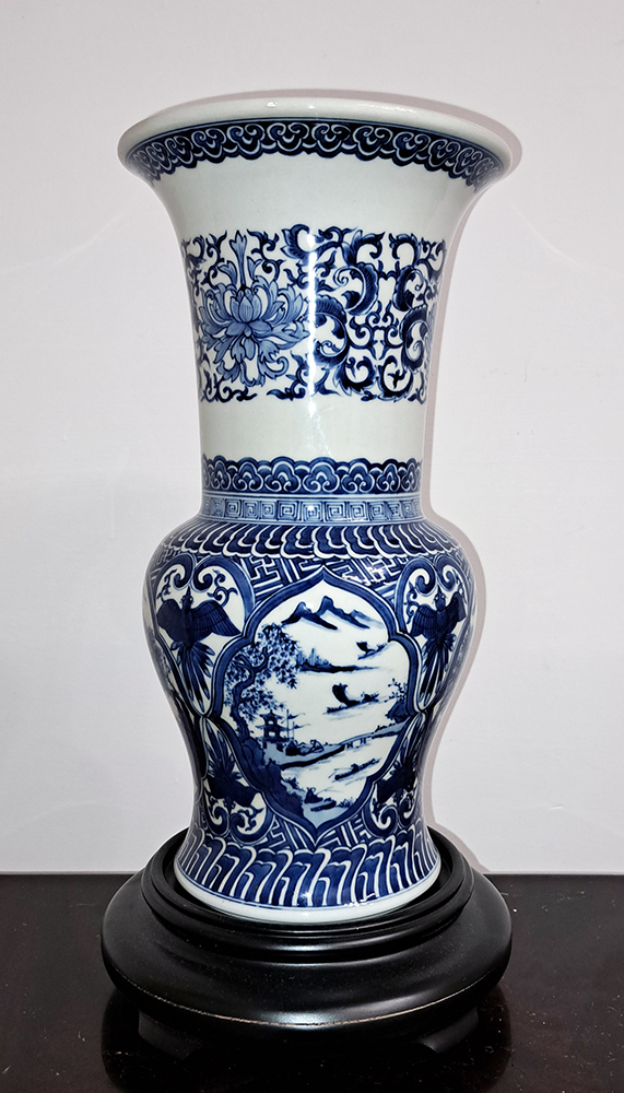 Vaso in porc. Bianco blu