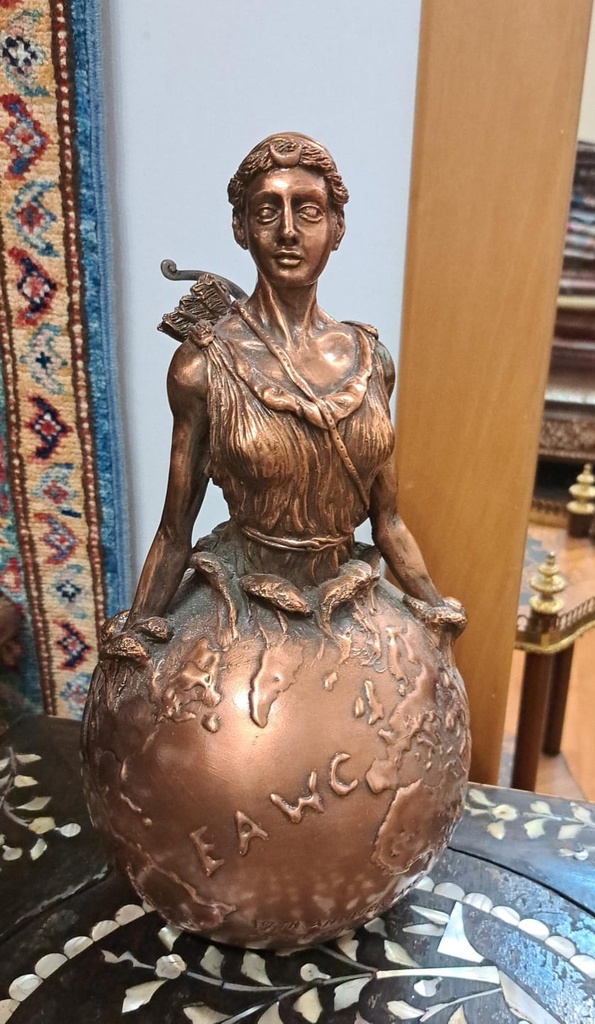 Scultura in bronzo ramato