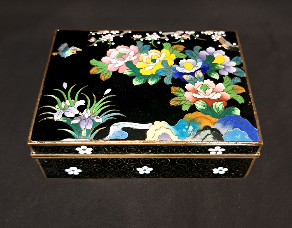 [Z1809] Piccola scatola in metallo e smalti