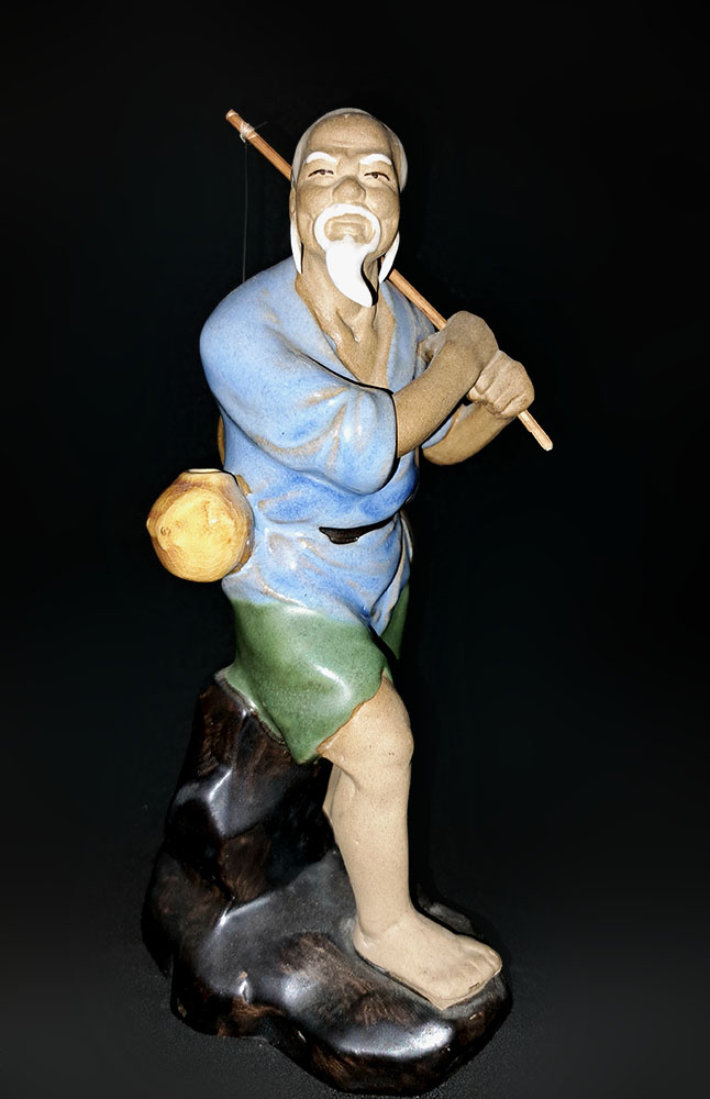 Pescatore in maiolica Sancai