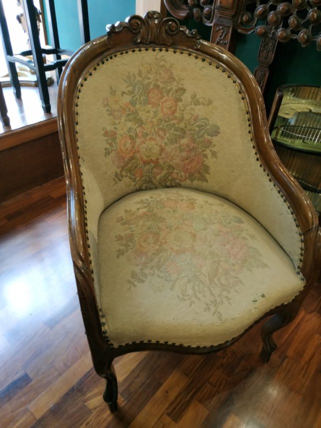 Coppia di poltroncine a pozzetto