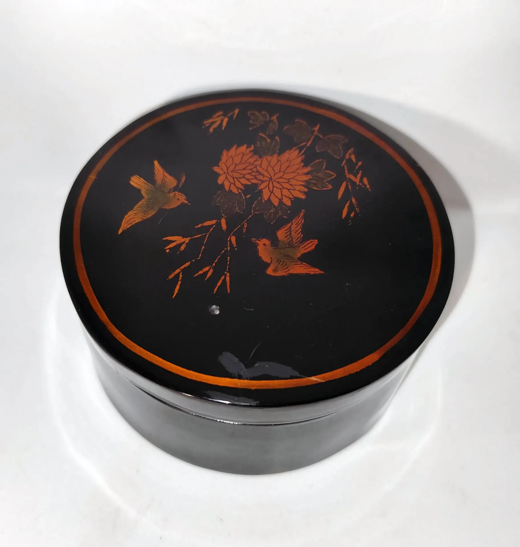 Piccola scatola in lacca nera