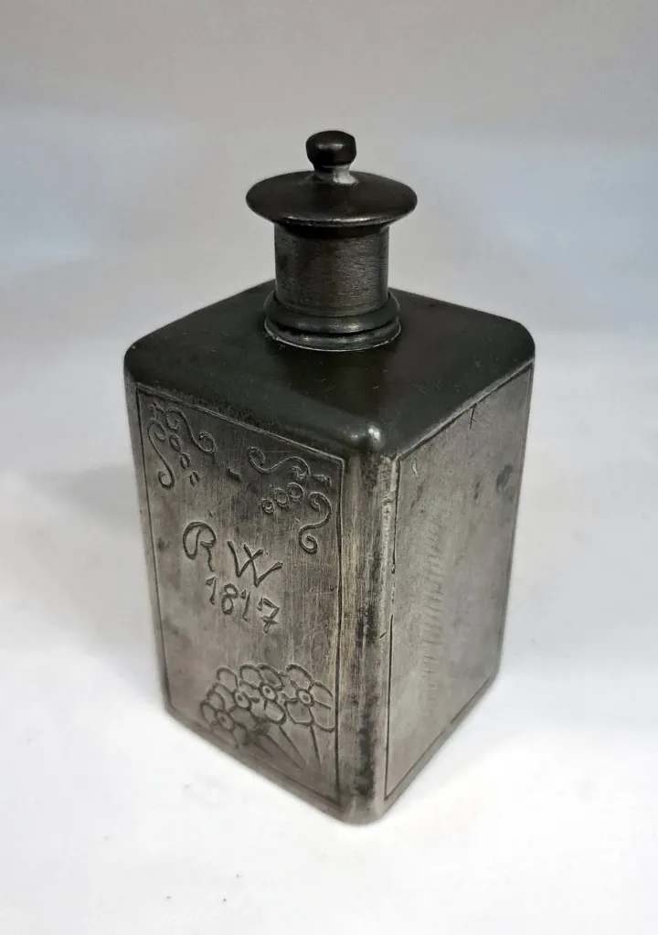 [CA/1567] Fiaschetta in peltro