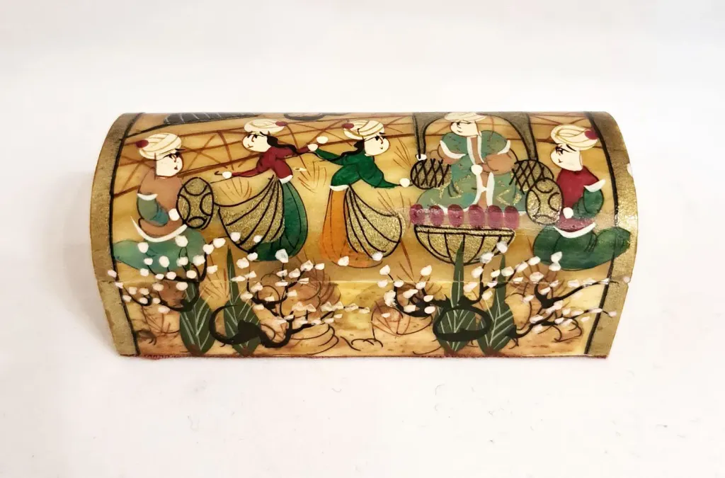 [CA/1579] Piccolo contenitore in osso policromo