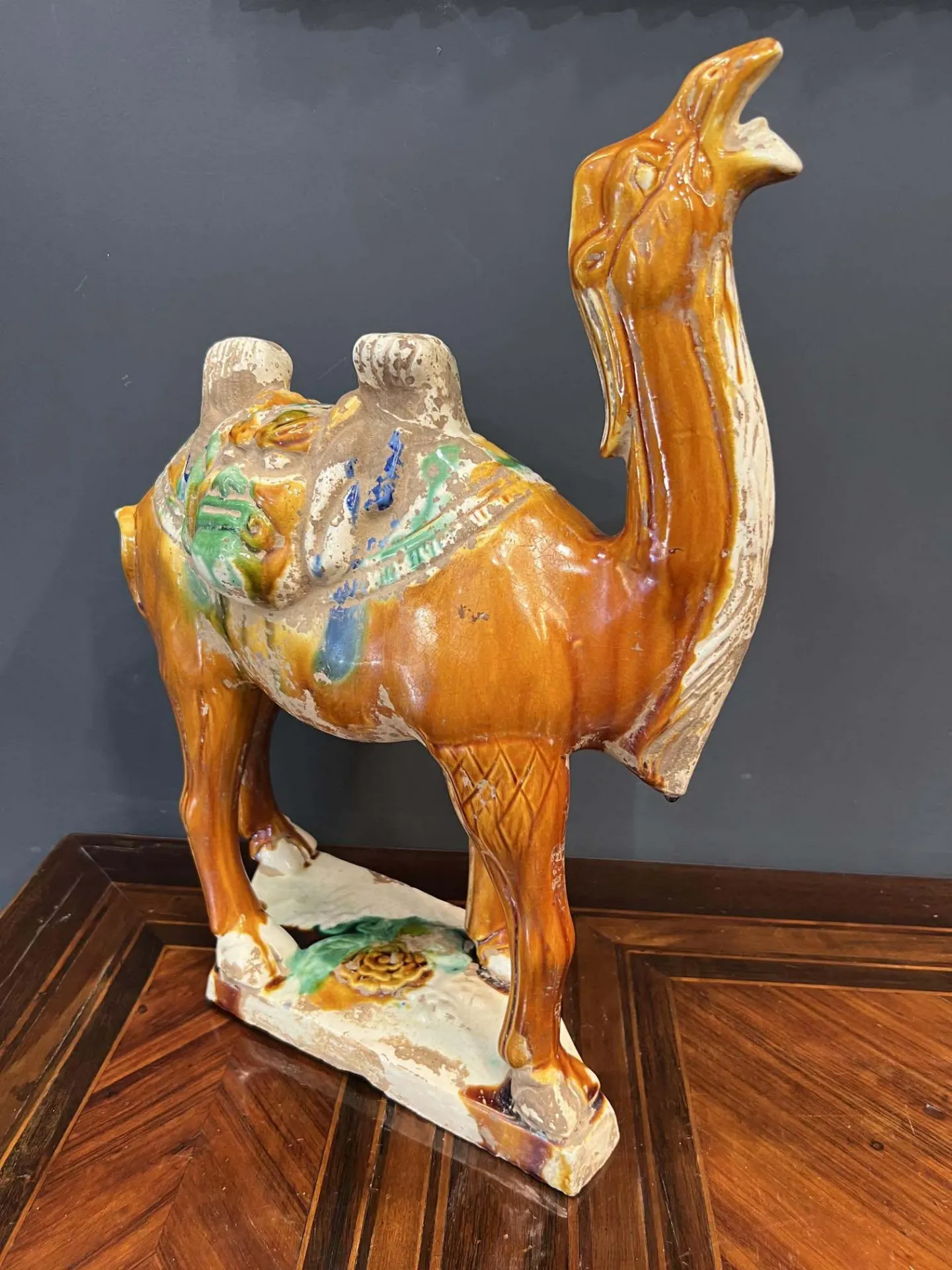 Grande scultura di cammello Tang